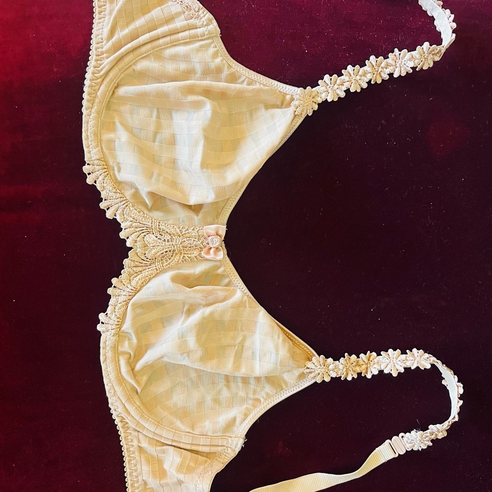 Cream Textured Bra